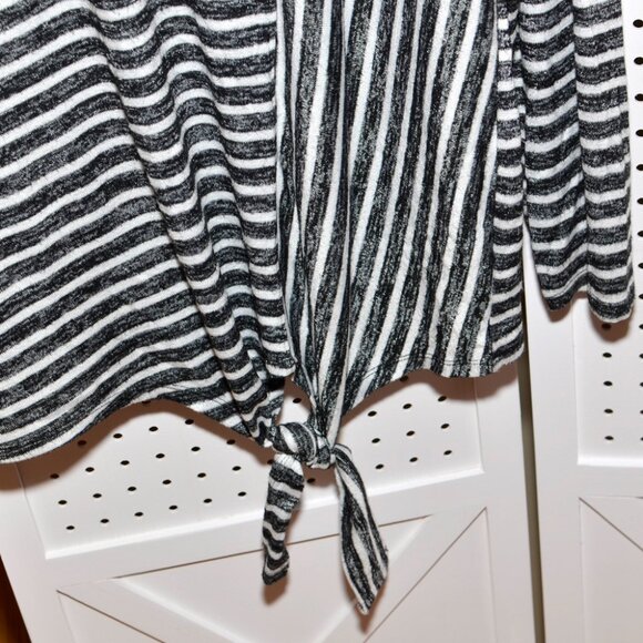 Plus Size XXL a.n.a Black & White Striped Rayon Stretch Knit Top With Side Tie - Picture 4 of 10